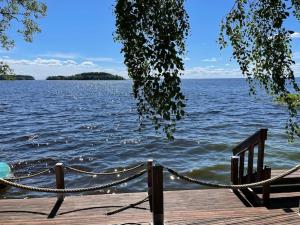 Moderni rantasauna ja -mökki