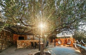 Cozy Home In Postira With Wifi