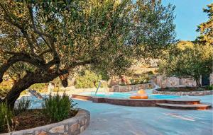 Cozy Home In Postira With Wifi