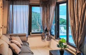 Cozy Home In Postira With Wifi