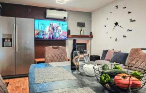 Cozy Home In Postira With Wifi