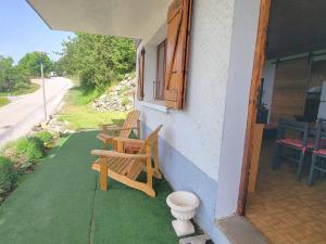 Appartement au RDC dun Chalet - Proche SkiRandonnées - Terrasse Sud - 4 pers - FR-1-393-150