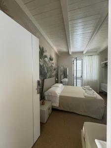 Deluxe Double or Twin Room with Balcony