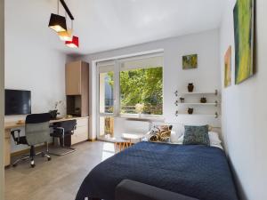 Beautiful Studio Perfect for Remote Work by Noclegi Renters