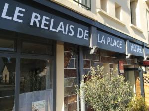 Hotels Le Relais De La Place : photos des chambres