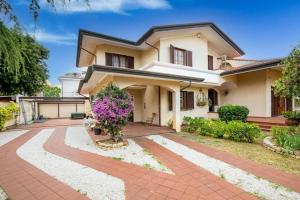 GOLDEN LUXE - Grand Villa with Exlusive Garden