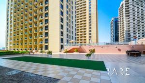 Rare Holiday Homes - Lake View - The Lago Vista Tower A - Dubai Production City - R1503