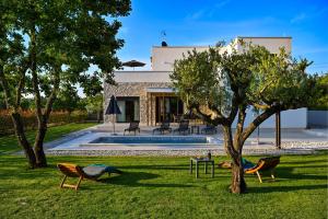 Villa Zanetta pet friendly near Poreč for 6 people with sea view & private pool