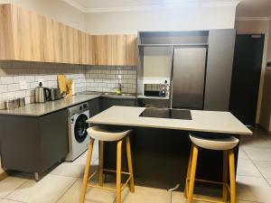 Spacious 2 Bedroom Apartment in Midrand, Waterfall City - Business and Family friendly - 11 Elizabeth Place