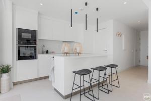 ViVi Homes - Gerrard, Terrace, Pool & Sea Vew