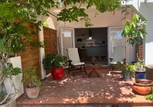 Abajo Stijlvol appartement met zwembad en tuin - Los Naveros