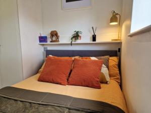 1-bed apartment, Close to Kensington Olympia with Free Wi-Fi & Netflix