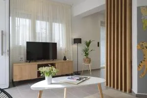 Onar Elegant Beachside Home - Heraklion