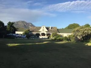 Somerset Guest Lodge - Western Cape - Helderberg College