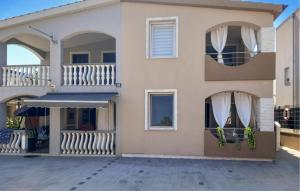 Amazing Apartment In Vir With Wifi