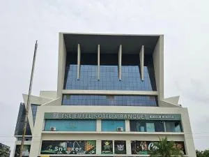 The Eiffel Hotel & Banquet - Uwārsad