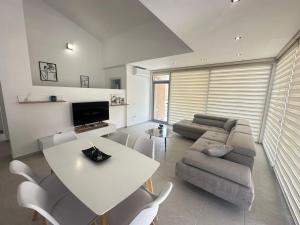 TreA Accomodations - Maya Terrace Sea View