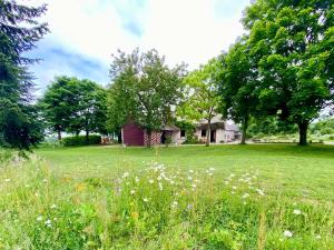 Maisons de vacances Gite ecologique de charme avec grand jardin, proche des Alpes Mancelles, ideal famille et amis - FR-1-410-132 : photos des chambres