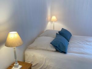 Maisons de vacances Gite ecologique de charme avec grand jardin, proche des Alpes Mancelles, ideal famille et amis - FR-1-410-132 : photos des chambres