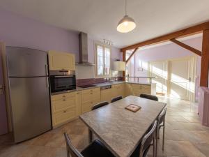 Charmante fermette rénovée avec cour privée, proche de Paris et facile daccès par autoroutes - FR-1-590-17