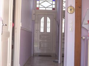 Charmante fermette rénovée avec cour privée, proche de Paris et facile daccès par autoroutes - FR-1-590-17