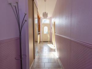 Charmante fermette rénovée avec cour privée, proche de Paris et facile daccès par autoroutes - FR-1-590-17