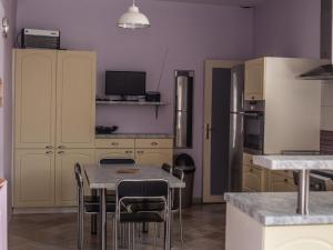 Charmante fermette rénovée avec cour privée, proche de Paris et facile daccès par autoroutes - FR-1-590-17