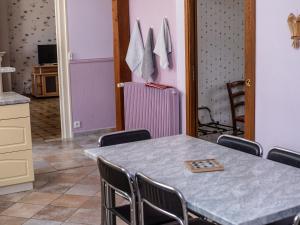 Charmante fermette rénovée avec cour privée, proche de Paris et facile daccès par autoroutes - FR-1-590-17