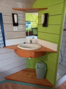 Chalets Roulotte au pied du Mont Saint Michel : photos des chambres