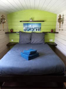 Roulotte au pied du Mont Saint Michel