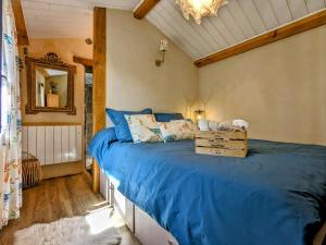 Cabane de Vigne en Auvergne pour Escapade Romantique - FR-1-582-74