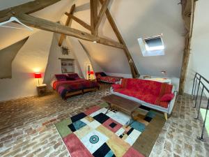 Maisons de vacances Maison de Charme en Sologne avec Etang Prive, Grand Parc et Cheminee - FR-1-586-37 : photos des chambres