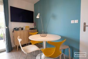 Riboleys - T2 climatisé avec WIFI et piscine