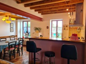 Maisons de vacances Charmant gite renove avec jardin, proche du Val de Loire et du Sancerrois, ideal pour familles - FR-1-590-33 : photos des chambres