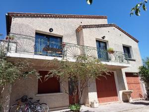 Maison individuelle plein centre avec jardin ,au pied du Mont Ventoux