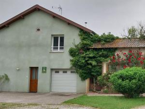 Maisons de vacances Maison de Charme avec Spa et Veranda - Proche Thermes de Vittel et Cite des Images - FR-1-589-252 : photos des chambres