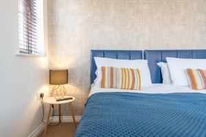 Townhouse in Rugby with Garden and Free Parking