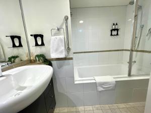 Sydney City Getaway 1 Bdrm Apt 2 Bathrms Sleeps 4