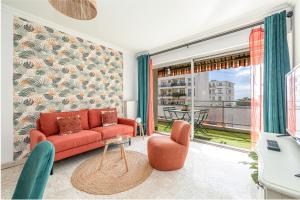 Large 2 Bdr Close to the Beach Balcony & Garage