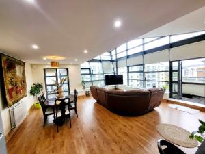 Panoramic Two-bedroom Penthouse