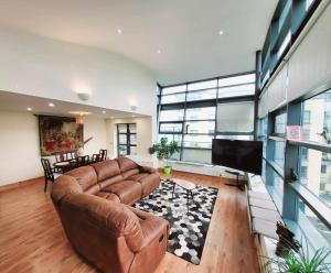 Panoramic Two-bedroom Penthouse