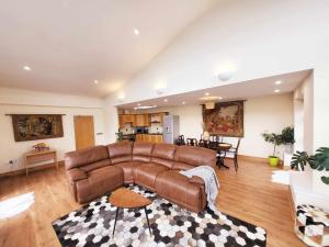 Panoramic Two-bedroom Penthouse