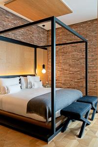 Superior Suite with City View room in Monument Hotel