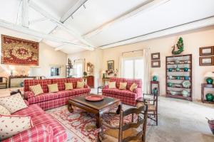 Maisons de vacances Beautiful Provencal Mas with swimming pool : photos des chambres