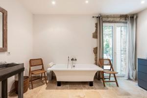 Maisons de vacances Beautiful Provencal Mas with swimming pool : photos des chambres