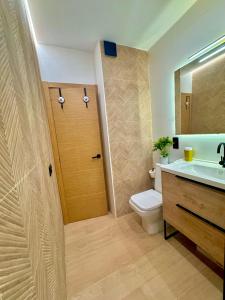 VIVE la PLAYA a 5 min con VISTAS-PISCINA-AIRE ACONDICIONADO-VENTILADORES DE TECHO-WIFI-Orientacion Sur