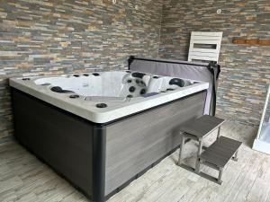 Maisons de vacances le domaine du bez gite de la grise piscine sauna hammam spa : photos des chambres