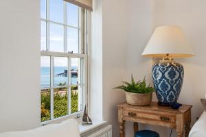 Nash House - Seafront with Parking Close to Town