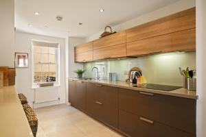 Nash House - Seafront with Parking Close to Town