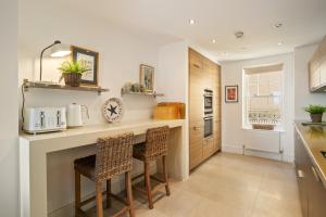 Nash House - Seafront with Parking Close to Town